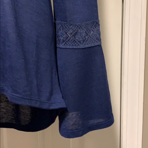 navy blue blouse with bell sleeves - Picture 4 of 8